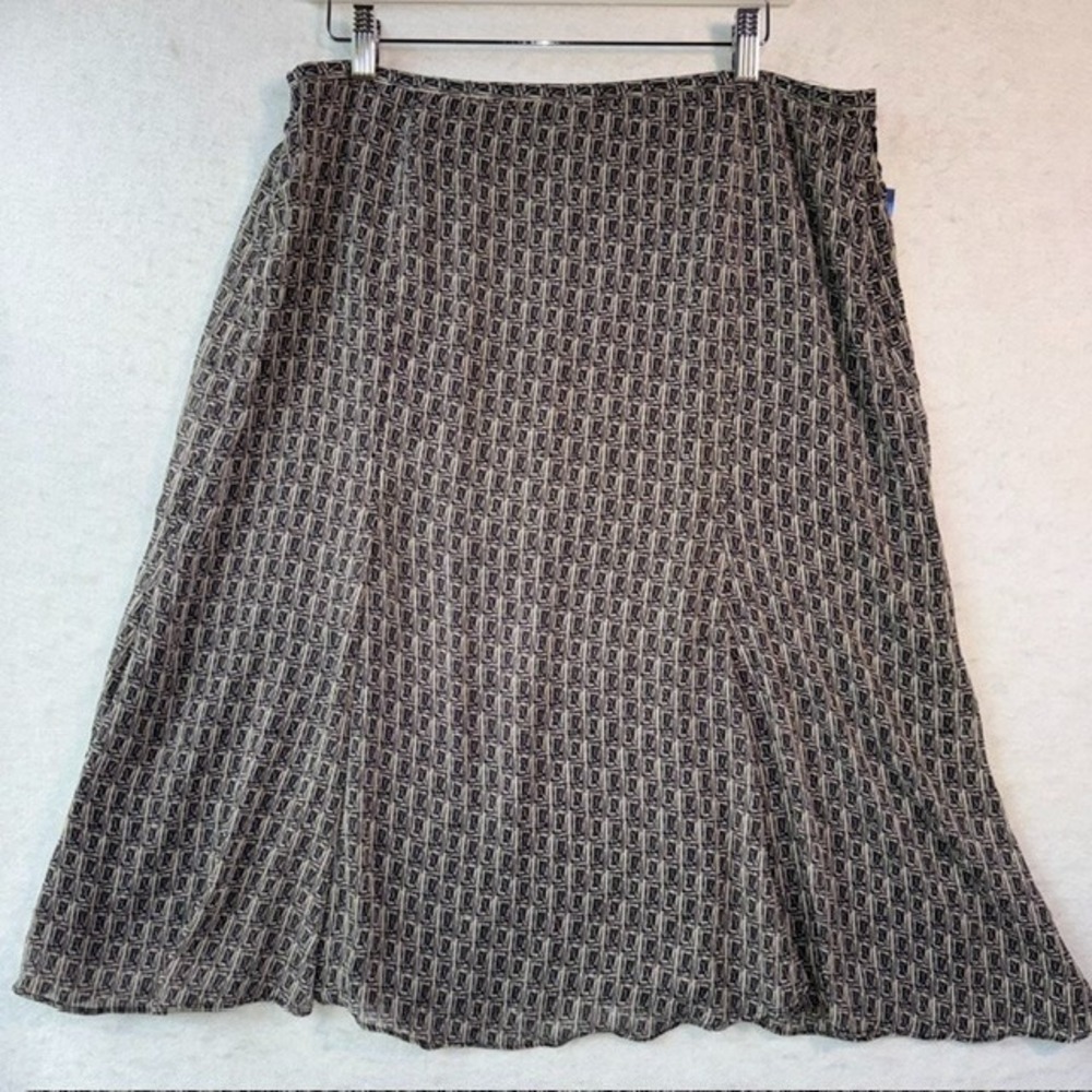 NWT Jones Wear Valencia Midi Print Lined Flare Skirt Womens Sz 12 Side Zip Black